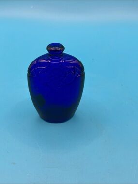 Rare “sample Size” Avon Mesmerize Perfume Cobalt Blue Bottle Emb.Floral OrgLabel